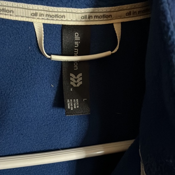 NWT In Motion Blue Fleece Large - Picture 3 of 4